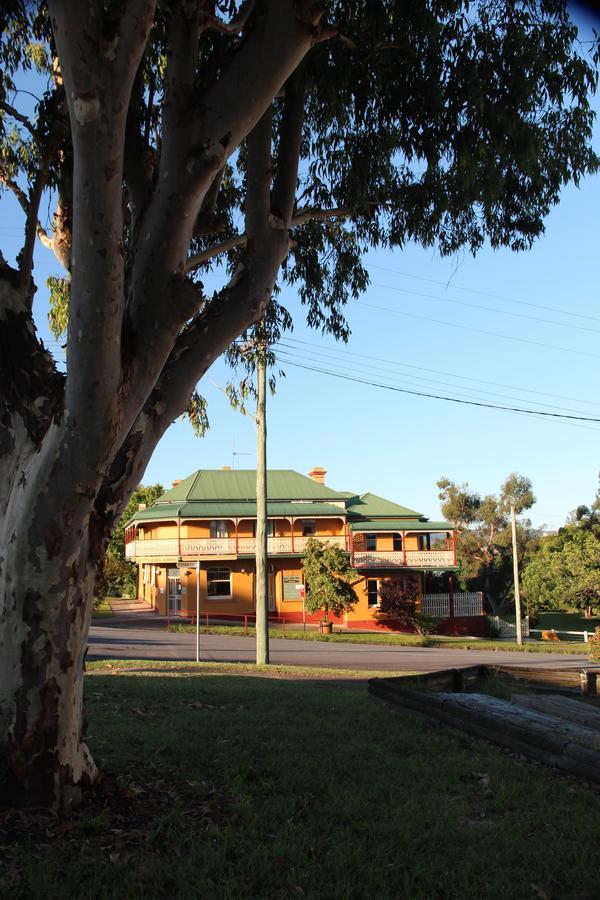 Settlers Arms Hotel Dungog Eksteriør bilde